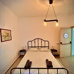 La Sacristana فندق مبيت وإفطار Longobucco