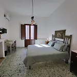 La Sacristana Bed & Breakfast *
